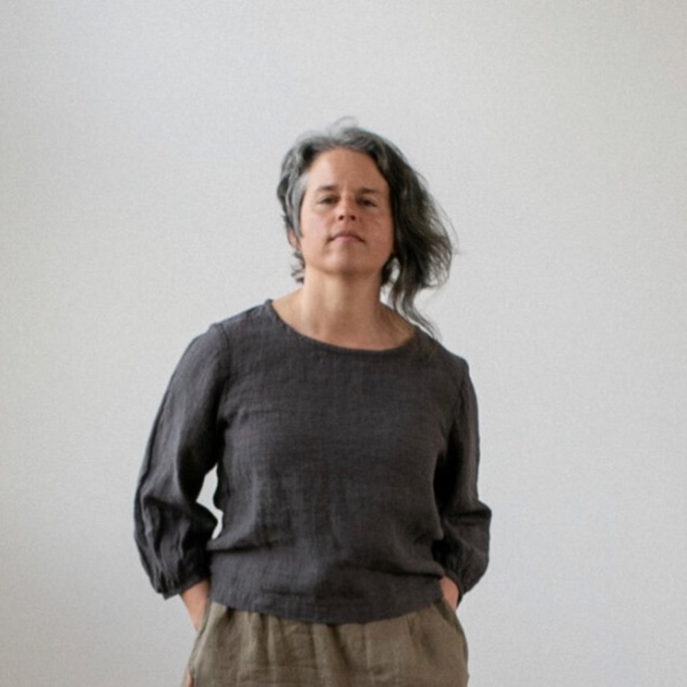 Moss Grey Atelier Elise top in midweight black linen